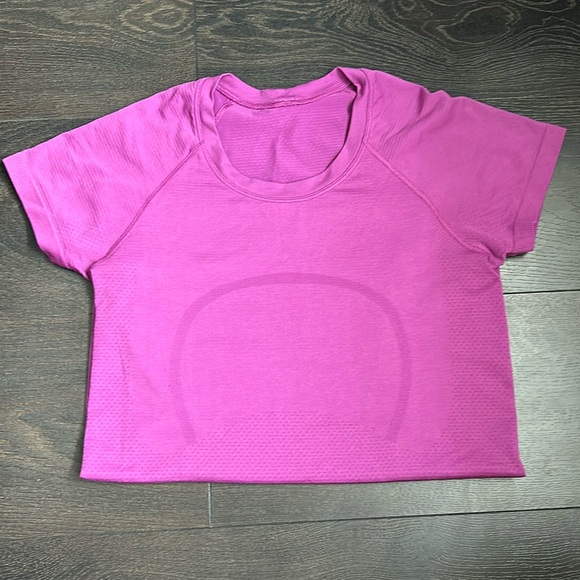 LULULEMON SWIFTLY TECH SHORT SLEEVE. - Picture 1 of 5